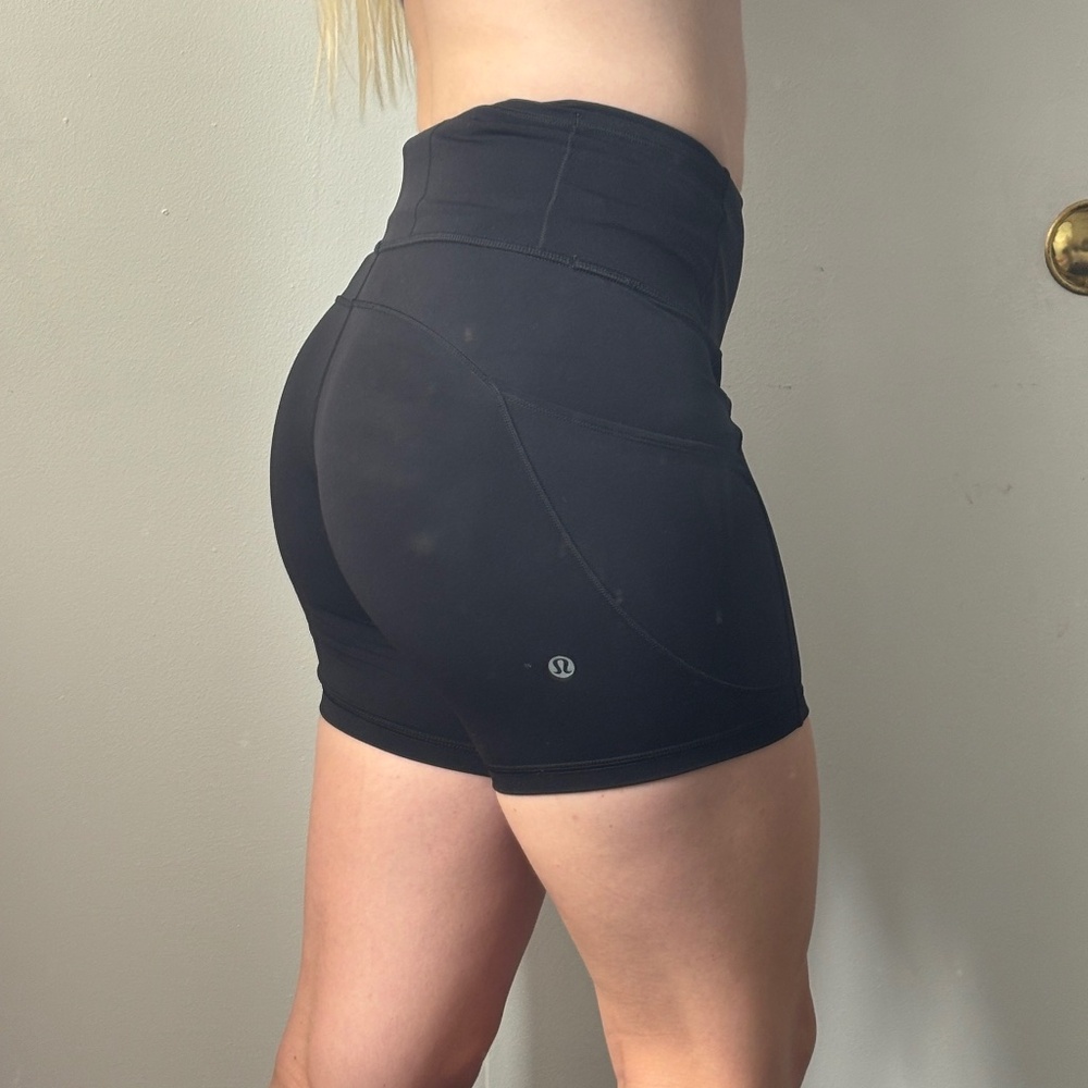 Lululemon black Fast And Free Short 6"